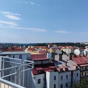 penthouse-with-panoramic-city-view-in-elite-rezidence.praguehotelsweb.com/